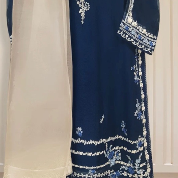 Sold Brand new agha noor - Picture 1 of 2